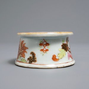 Een Chinees famille rose zoutvat met 'tabaksbladeren' decor, Qianlong — foto 5