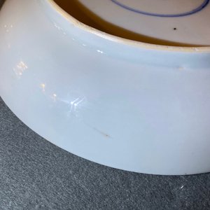 Een Chinees famille verte bord met koraalrode rand, Yongzheng merk en periode — foto 11