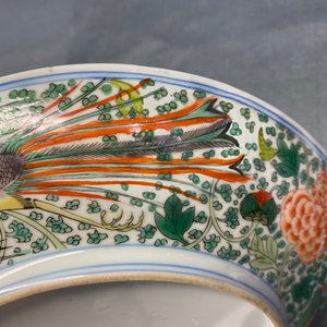 Een Chinees famille verte bord met twee feniksen, Chenghua merk, Kangxi — foto 14