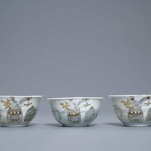 Een Chinees grisaille 15-delig theeservies met 'bordeel' decor, Yongzheng/Qianlong — foto 12