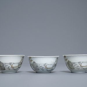 Een Chinees grisaille 15-delig theeservies met 'bordeel' decor, Yongzheng/Qianlong — foto 13