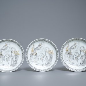 Een Chinees grisaille 15-delig theeservies met 'bordeel' decor, Yongzheng/Qianlong — foto 2