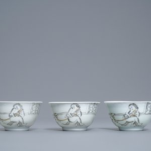 Een Chinees grisaille 15-delig theeservies met 'bordeel' decor, Yongzheng/Qianlong — foto 8