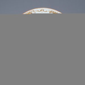 Een Chinees grisaille bord met mythologisch decor, Qianlong — foto 1