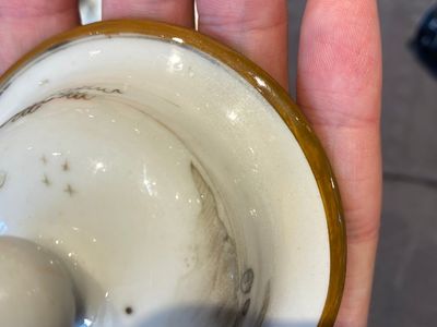 Een Chinees grisaille kaststel van vijf vazen met landschapsdecor, Yongzheng — foto 5