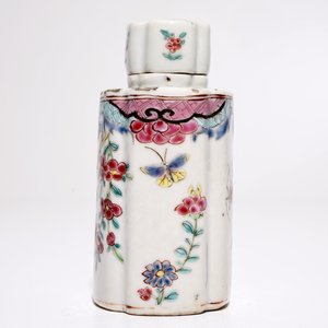 Een Chinees hexagonaal famille rose theebusje, Qianlong — foto 3
