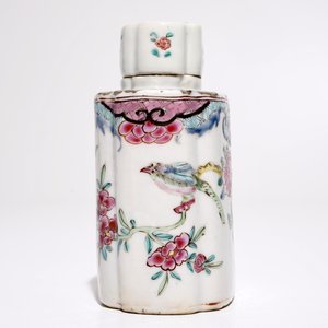 Een Chinees hexagonaal famille rose theebusje, Qianlong — foto 5