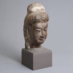 Een Chinees hoofd van Boeddha in kalksteen, noordelijke Wei Dynastie (386-535) — foto 1