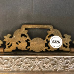 Een Chinees houten lakwerk paneel met oplegwerk van cloisonné, ivoor en jade, 18e eeuw — foto 82