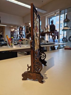 Een Chinees houten tafelscherm met edelstenen en een altaarstuk of 'chanab' voor de Straits of Peranakan markt, 19/20e eeuw — foto 10
