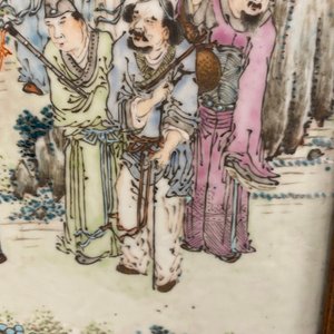 Een Chinees houten tafelscherm met qianjiang cai plaquette, 19e eeuw — foto 18