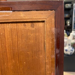 Een Chinees houten tafelscherm met qianjiang cai plaquette, 19e eeuw — foto 29