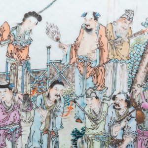 Een Chinees houten tafelscherm met qianjiang cai plaquette, 19e eeuw — foto 7