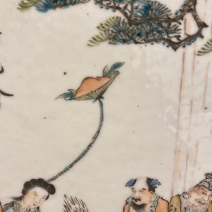 Een Chinees houten tafelscherm met qianjiang cai plaquette, 19e eeuw — foto 10