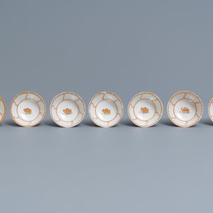 Een Chinees ijzerrood en verguld 30-delig theeservies met een vlinder, Qianlong — foto 17