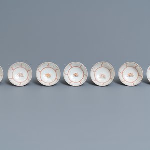 Een Chinees ijzerrood en verguld 30-delig theeservies met een vlinder, Qianlong — foto 21
