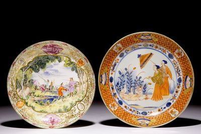 Een Chinees Imari bord naar Cornelis Pronk: "De Parasoldames" en een Meissen-stijl bord met jachtscène, Qianlong