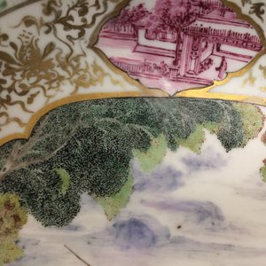 Een Chinees Imari bord naar Cornelis Pronk: "De Parasoldames" en een Meissen-stijl bord met jachtscène, Qianlong — foto 12