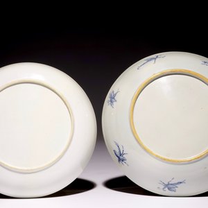 Een Chinees Imari bord naar Cornelis Pronk: "De Parasoldames" en een Meissen-stijl bord met jachtscène, Qianlong — foto 2