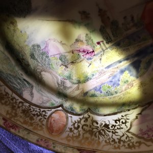 Een Chinees Imari bord naar Cornelis Pronk: "De Parasoldames" en een Meissen-stijl bord met jachtscène, Qianlong — foto 8