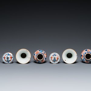 Een Chinees Imari-stijl kaststel van vijf vazen met feniksen, Kangxi/Yongzheng — foto 5