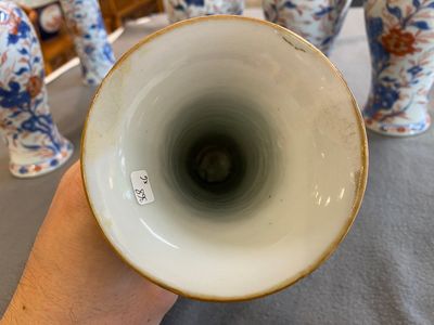 Een Chinees Imari-stijl kaststel van zes vazen met floraal decor, Kangxi — foto 8