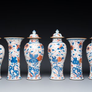 Een Chinees Imari-stijl kaststel van zes vazen met floraal decor, Kangxi — foto 2