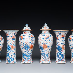 Een Chinees Imari-stijl kaststel van zes vazen met floraal decor, Kangxi — foto 4
