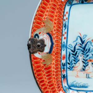 Een Chinees Imari-stijl présentoir naar Cornelis Pronk: 'Parasoldames', Qianlong — foto 5