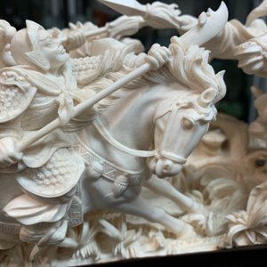 Een Chinees ivoren snijstuk met strijders te paard, 2e kwart 20e eeuw — foto 12