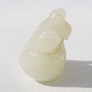 Een Chinees jade groepje van twee Mandarijneenden op lotusblad, 19e eeuw — foto 12