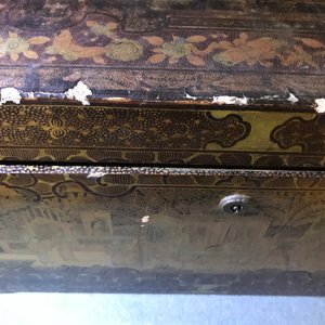 Een Chinees kabinet en een kist in verguld lakwerk, Canton, 19e eeuw — foto 14