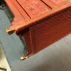 Een Chinees kastje in rood lakwerk met draken en feniksen, 19e eeuw — foto 21