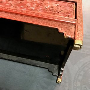 Een Chinees kastje in rood lakwerk met draken en feniksen, 19e eeuw — foto 22
