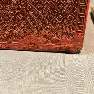 Een Chinees kastje in rood lakwerk met draken en feniksen, 19e eeuw — foto 25