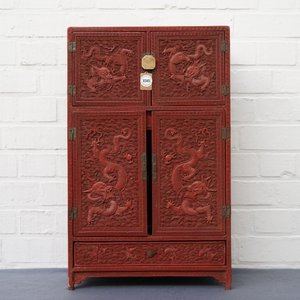 Een Chinees kastje in rood lakwerk met draken en feniksen, 19e eeuw — foto 10