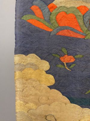 Een Chinees kesi geweven zijden doek met 'Boeddha zittend op een lotustroon', Qing — foto 6