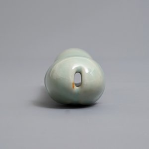 Een Chinees longquan celadon model van een fallus, Ming of later — foto 5