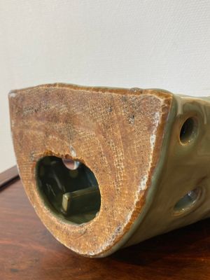 Een Chinees Longquan celadon schrijn met Guanyin, wellicht Ming — foto 14