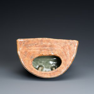 Een Chinees Longquan celadon schrijn met Guanyin, wellicht Ming — foto 7