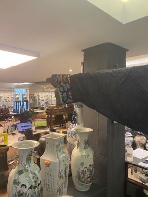 Een Chinees met gouddraad geborduurde zijden gewaad met draken op blauwe fond, 19e eeuw — foto 4