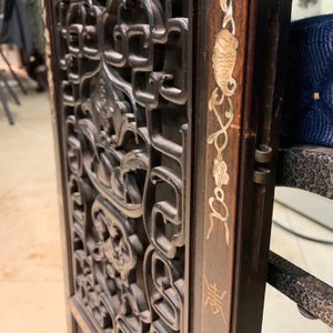 Een Chinees met parelmoer ingelegd houten kamerscherm met beschilderde zijde, 19e eeuw — foto 28