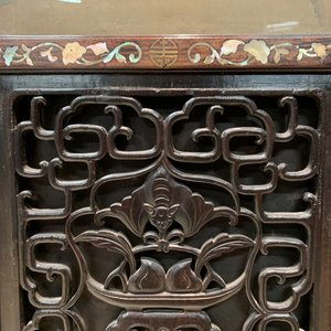 Een Chinees met parelmoer ingelegd houten kamerscherm met beschilderde zijde, 19e eeuw — foto 22