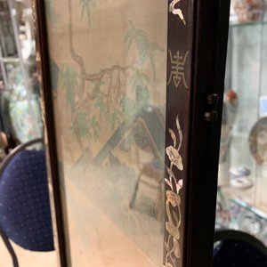 Een Chinees met parelmoer ingelegd houten kamerscherm met beschilderde zijde, 19e eeuw — foto 10