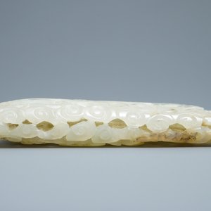 Een Chinees opengewerkt snijwerk in lichte celadon jade met een draak en een feniks, Ming — foto 4
