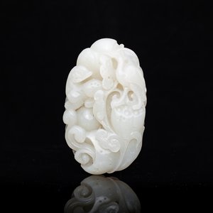Een Chinees papiergewicht in witte jade met een kraanvogel en een tijger, 17/18e eeuw — foto 1