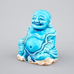 Een Chinees porseleinen monochroom turquoise figuur van een Boeddha, Kangxi — foto 1