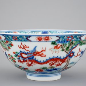 Een Chinees porseleinen wucai kom met draken, 19/20e eeuw — foto 5