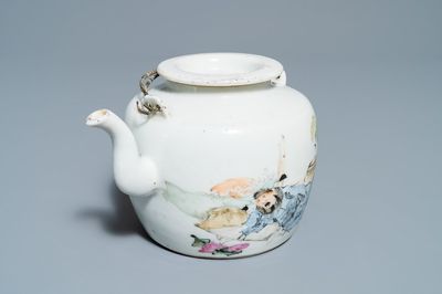 Een Chinees qianjiang cai theepot met deksel, 19/20e eeuw