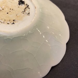 Een Chinees qingbai schoteltje in chrysantvorm, Song — foto 4